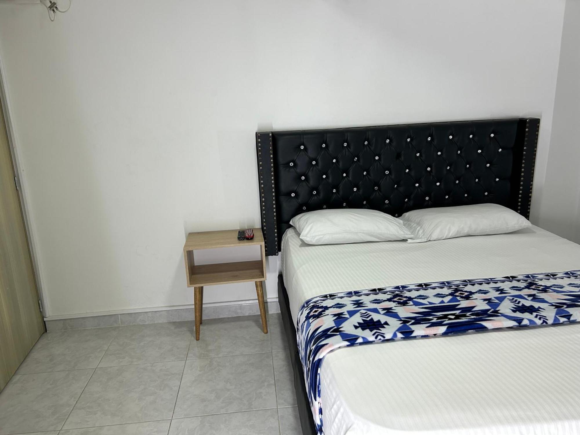 Hotel Urbano 70 Medellin Exterior photo